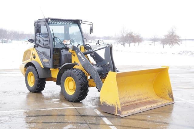 Image of John Deere 204G equipment image 3