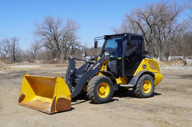 Image of John Deere 204G equipment image 2