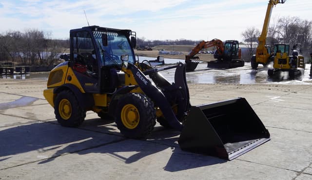 Image of John Deere 204G equipment image 4