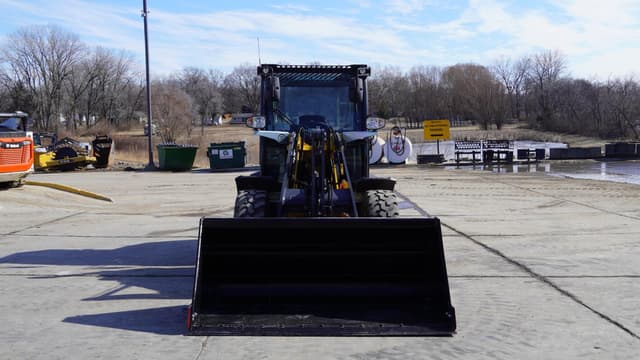 Image of John Deere 204G equipment image 3