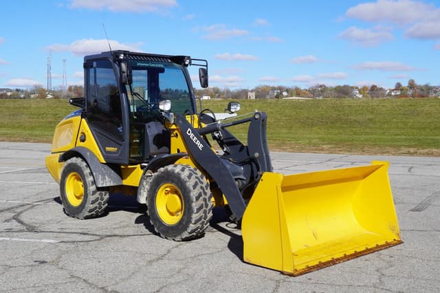Image of John Deere 204G equipment image 4
