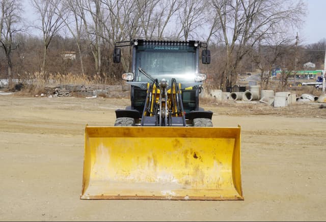 Image of John Deere 204G equipment image 4