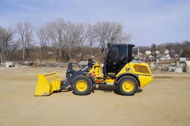 Image of John Deere 204G equipment image 1