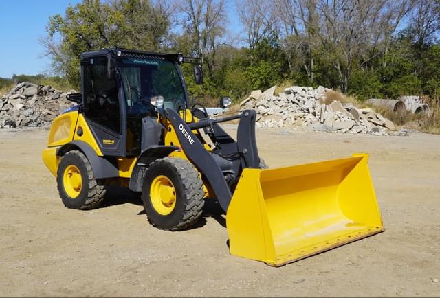 Image of John Deere 204G equipment image 2