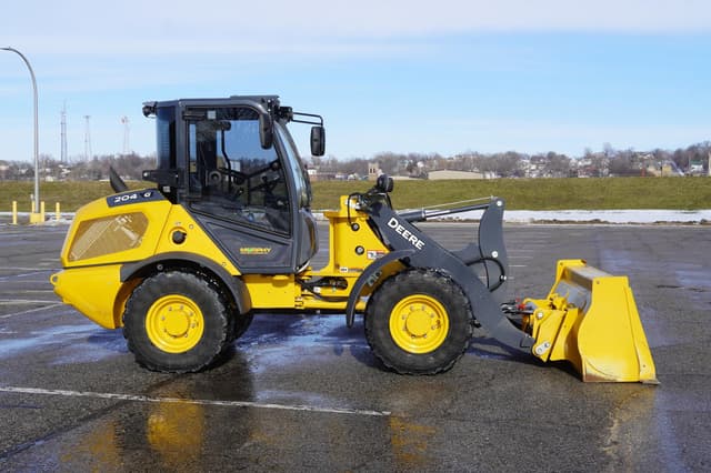 Image of John Deere 204G equipment image 4