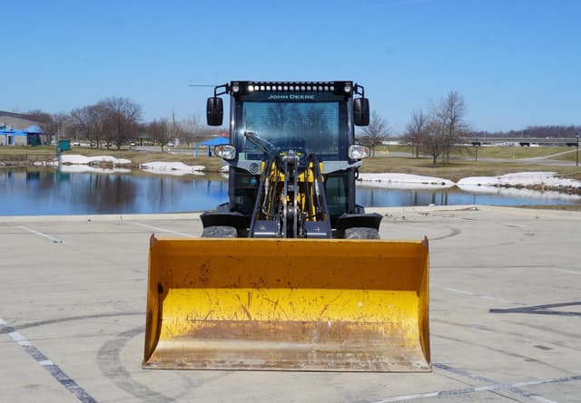 Image of John Deere 204G equipment image 2