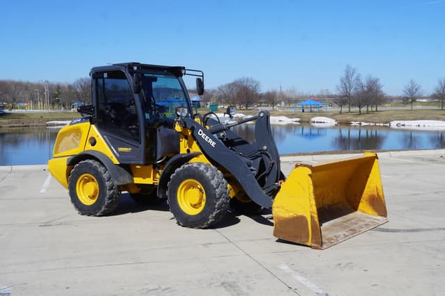 Image of John Deere 204G equipment image 3