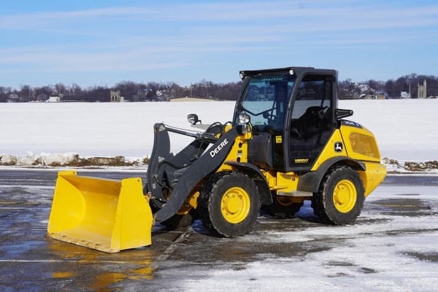 Image of John Deere 204G equipment image 1