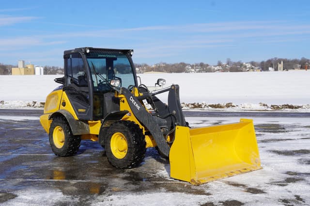 Image of John Deere 204G equipment image 3