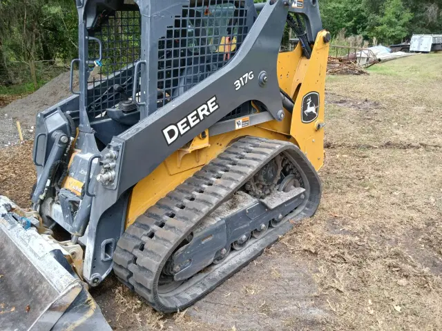 Image of John Deere 317G equipment image 4