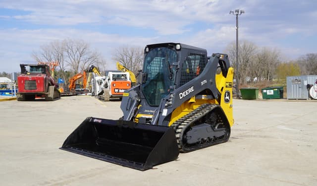 Image of John Deere 317G equipment image 2