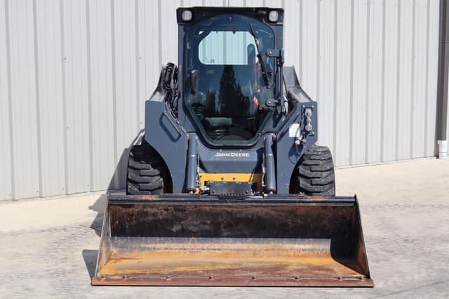 Image of John Deere 324G equipment image 2