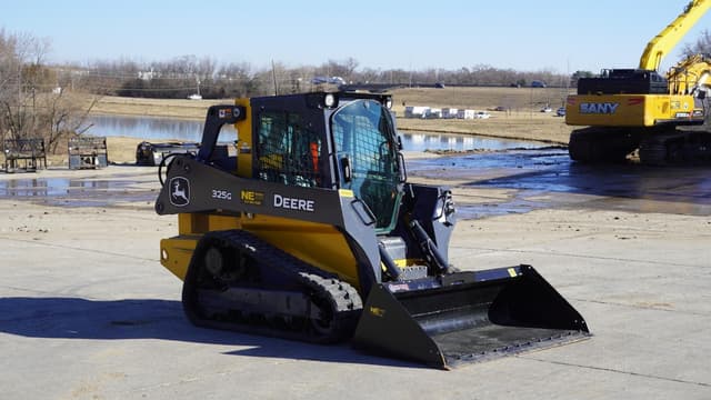Image of John Deere 325G equipment image 3