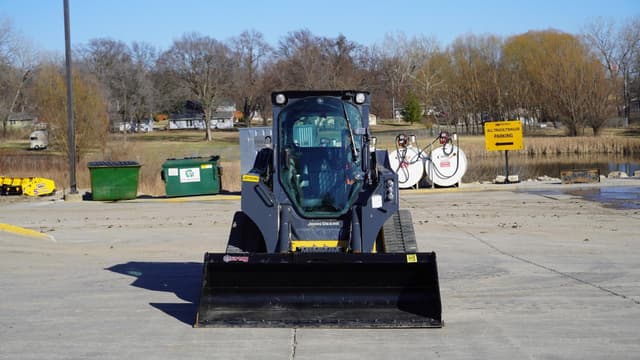 Image of John Deere 325G equipment image 2
