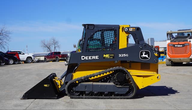 Image of John Deere 325G equipment image 1