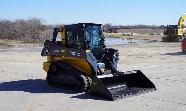 Image of John Deere 325G equipment image 4