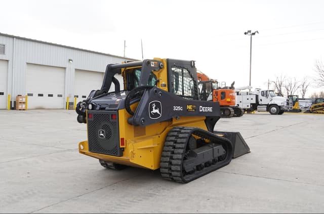 Image of John Deere 325G equipment image 4