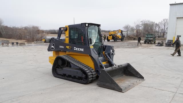 Image of John Deere 325G equipment image 2