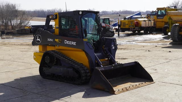 Image of John Deere 325G equipment image 4