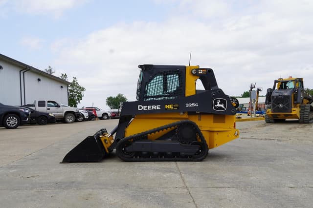 Image of John Deere 325G equipment image 1