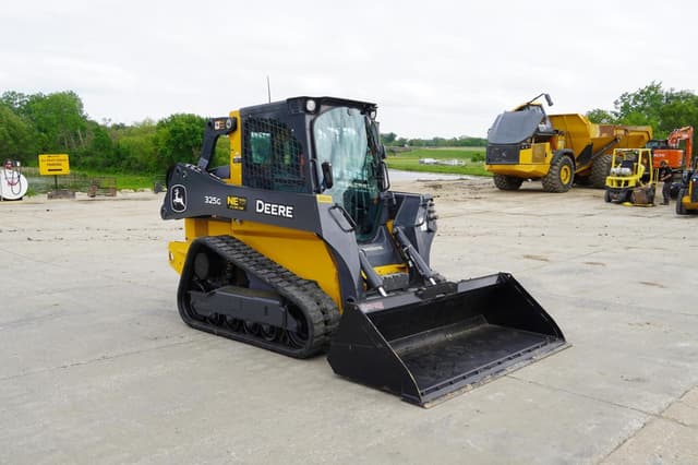 Image of John Deere 325G equipment image 3