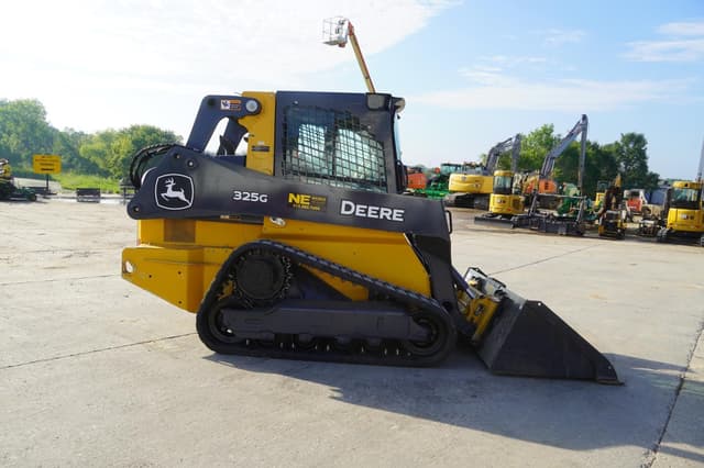 Image of John Deere 325G equipment image 4