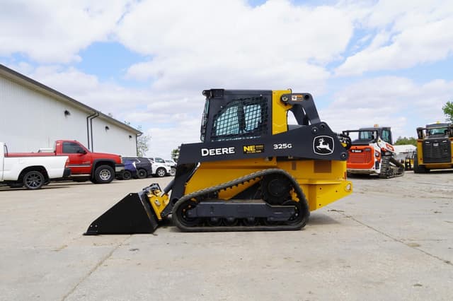 Image of John Deere 325G equipment image 1