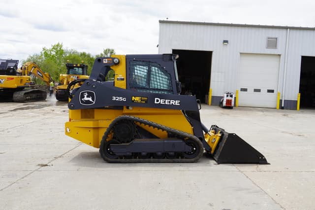 Image of John Deere 325G equipment image 4