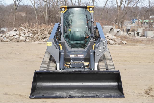 Image of John Deere 331P equipment image 4