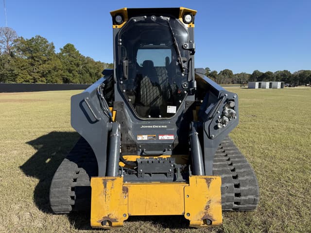 Image of John Deere 335P equipment image 4