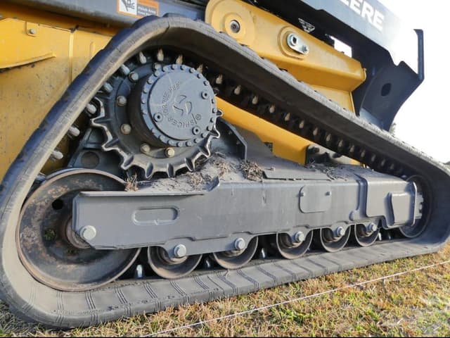 Image of John Deere 335P equipment image 4