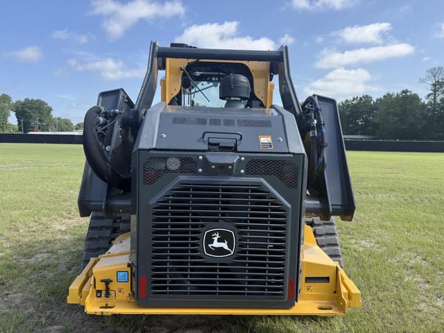 Image of John Deere 335P equipment image 4