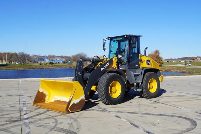Image of John Deere 344P equipment image 1