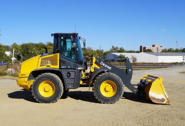 Image of John Deere 334P equipment image 4