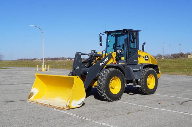 Image of John Deere 344P equipment image 2