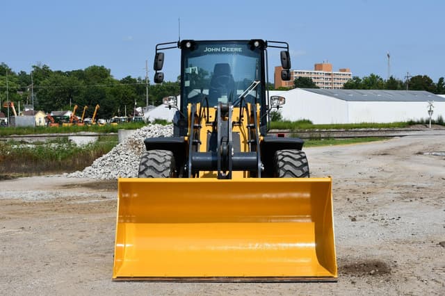 Image of John Deere 344P equipment image 2