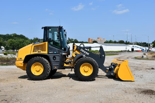 Image of John Deere 344P equipment image 4