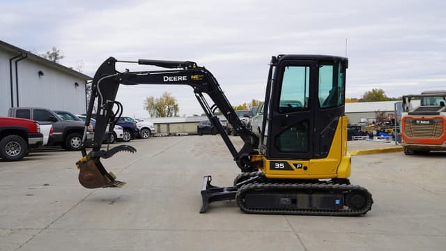 Image of John Deere 35P equipment image 1