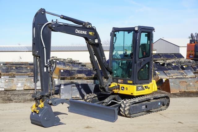 Image of John Deere 35P equipment image 2