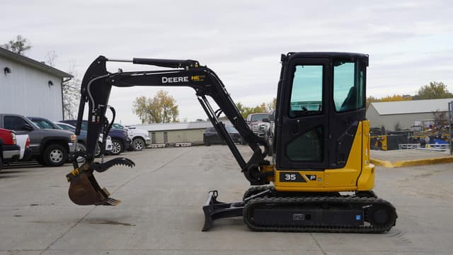 Image of John Deere 35P equipment image 1