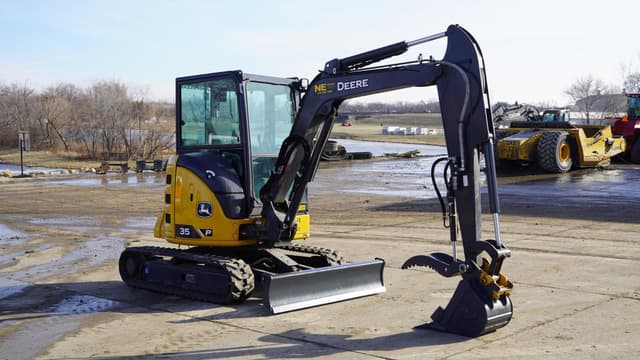 Image of John Deere 35P equipment image 4