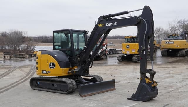 Image of John Deere 60P equipment image 4