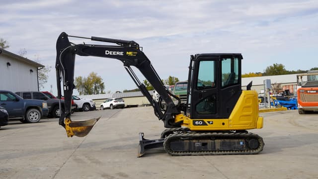 Image of John Deere 60P equipment image 2