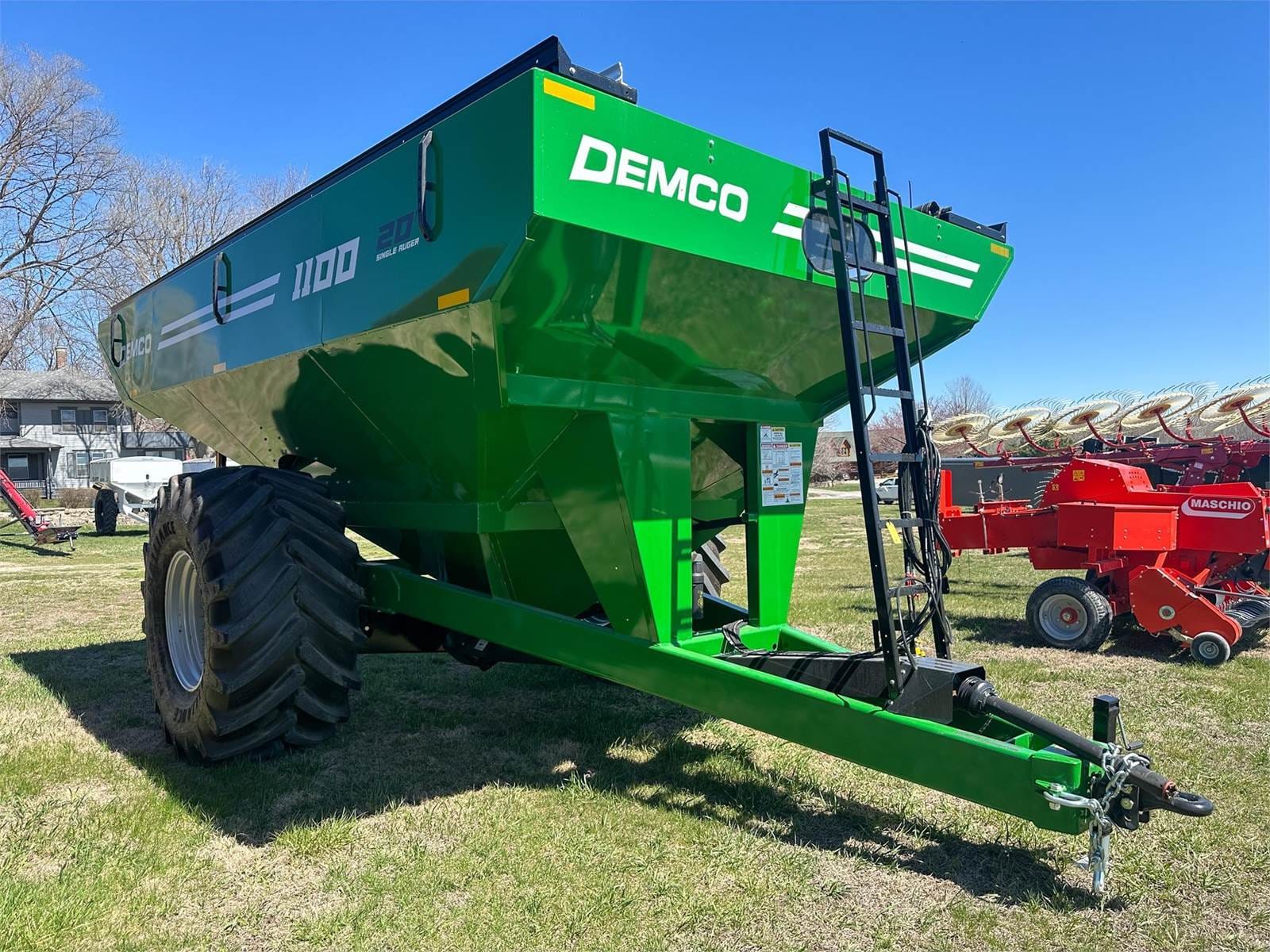 2024 Demco 1100 Equipment Image0
