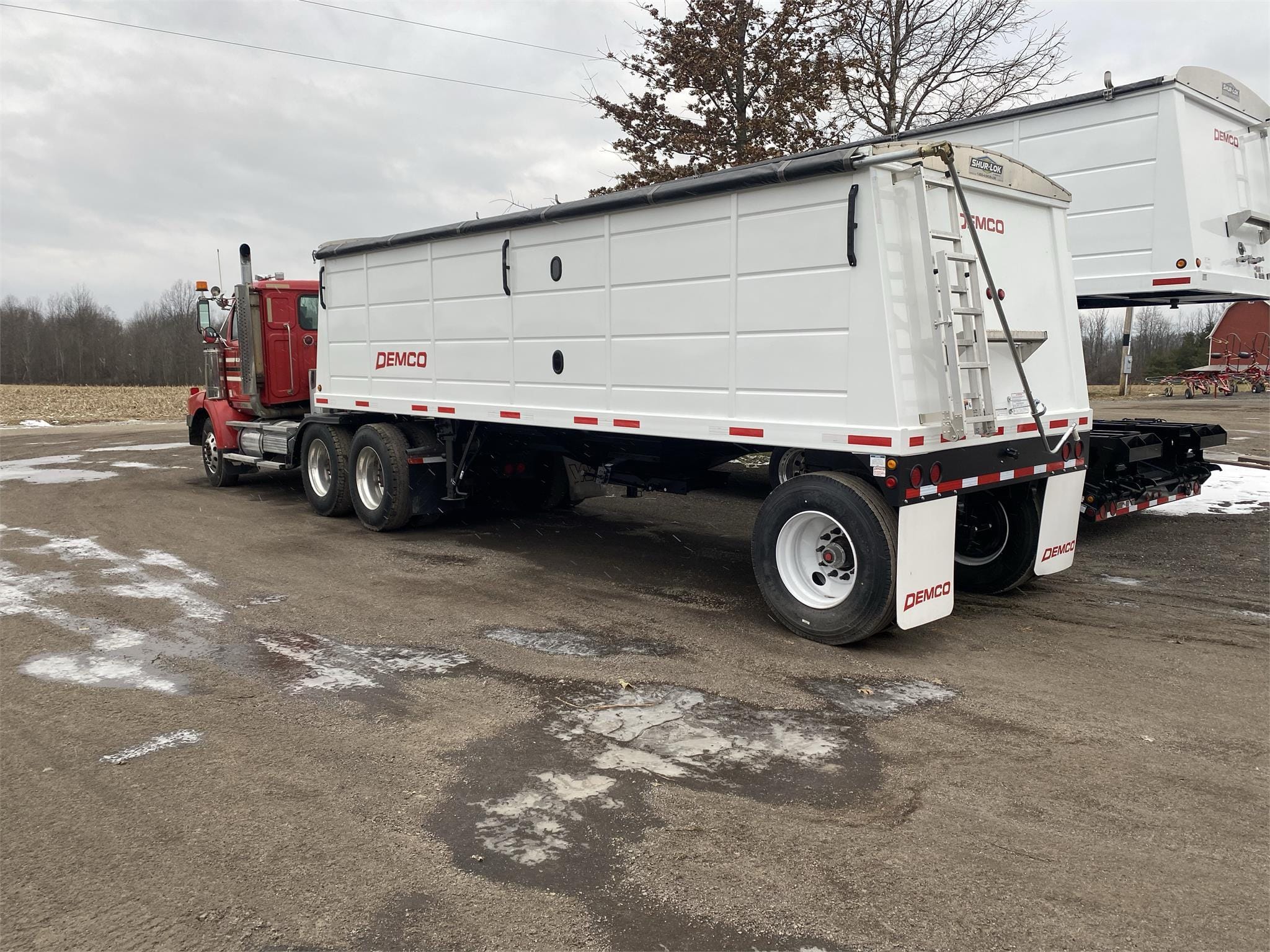 2024 Demco Undetermined Equipment Image0