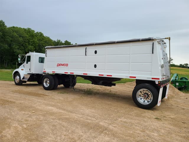 Image of Demco Grain Trailer equipment image 2