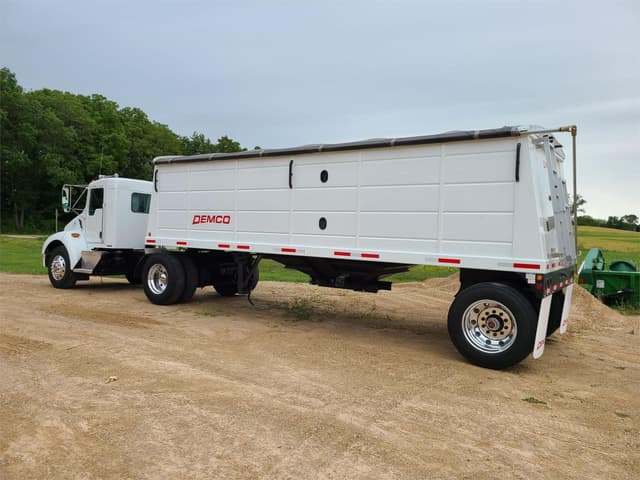 Image of Demco Grain Trailer equipment image 2