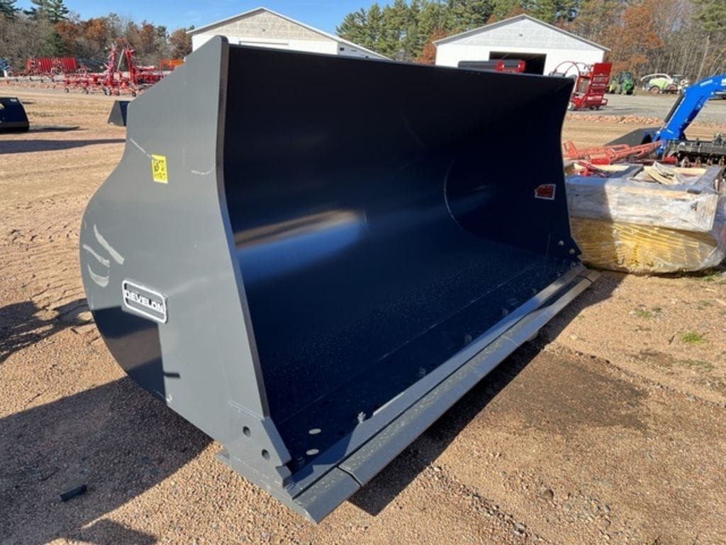 2024 Develon 4.5yd Bucket Equipment Image0