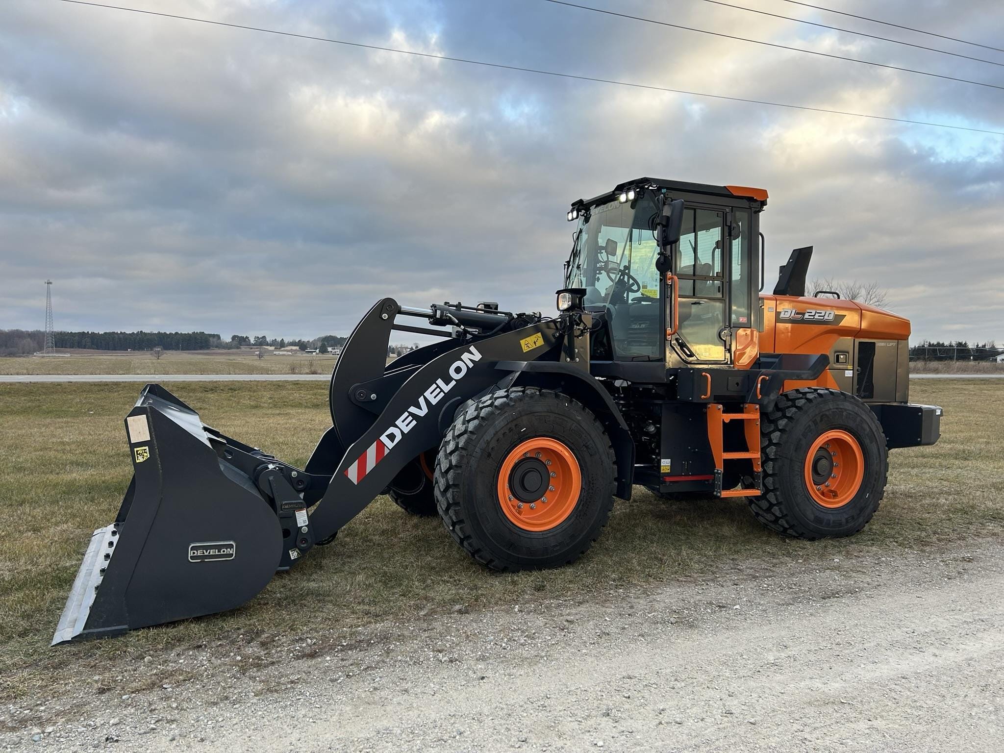 Main image Develon DL220-7