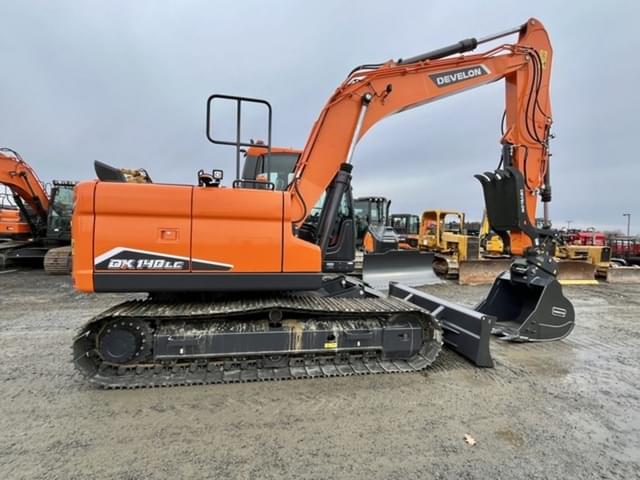 Image of Develon DX140LC-7 equipment image 3
